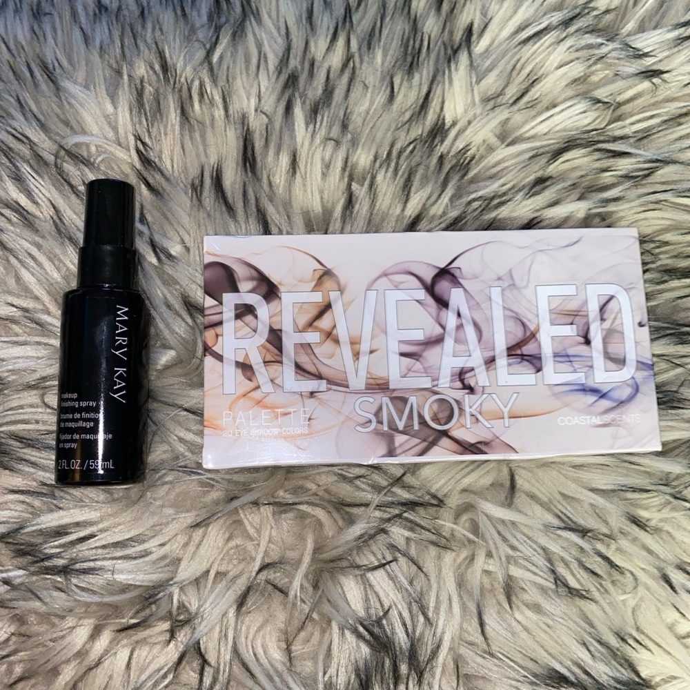 💋NWT Revealed Smoky Palette & Setting Spray! - Picture 1 of 5